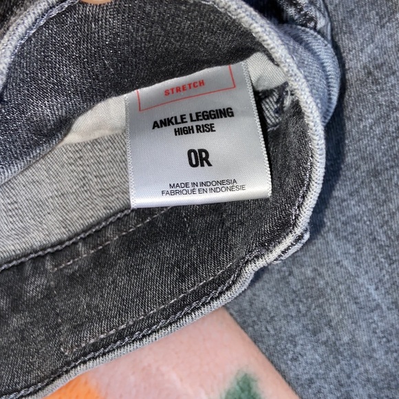 EXPRESS High Rise Embroidery Jeans - Picture 4 of 5